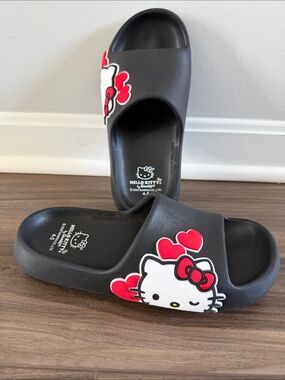 Hello Kitty Sanrio girls size 5 Black Slide Sandals with Red Heart Accents